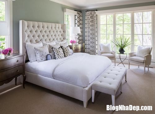 Bố trí mẫu ghế trắng cho không gian phòng ngủ thêm sang trọng và hiện đại