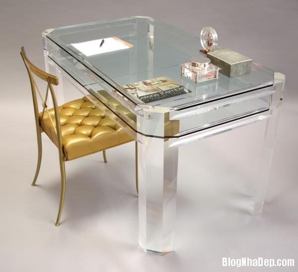 Những kiểu bàn làm việc sang trọng từ nguyên liệu acrylic