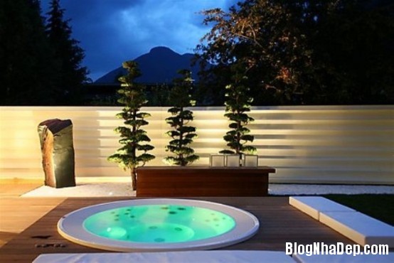 Những thiết kế bồn tắm ngoài vườn cực cool cho hè này