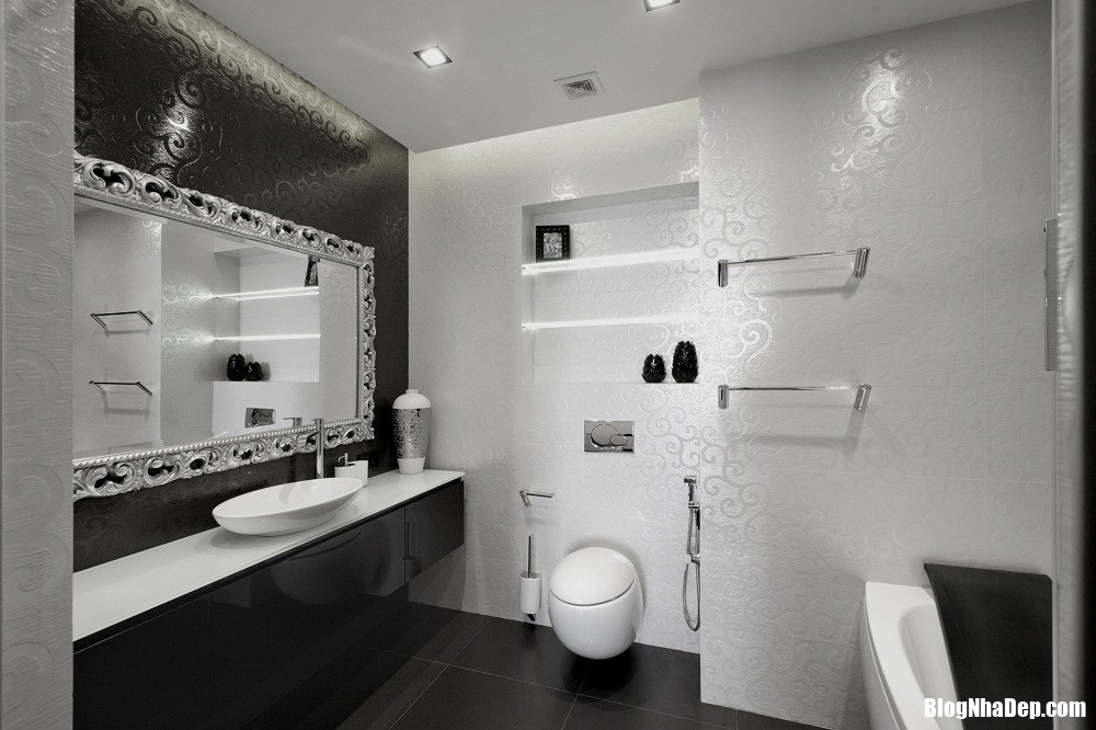 Phòng tắm chỉ có hai màu đen trắng mà đẹp không chỗ chê