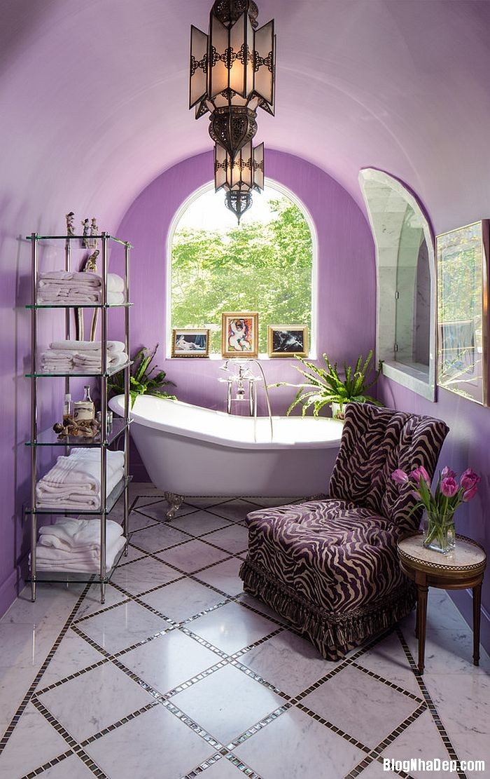 Phòng tắm lãng mạn và nồng nàn với sắc tím
