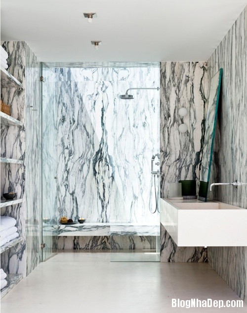 Phòng tắm sang trọng với đá cẩm thạch