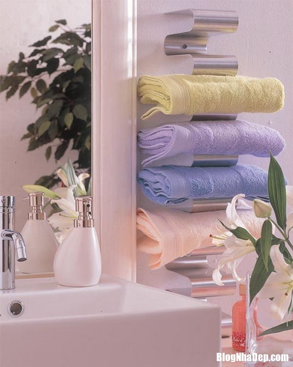 Trang trí kệ lưu trữ khăn độc đáo gọn gàng trong phòng tắm