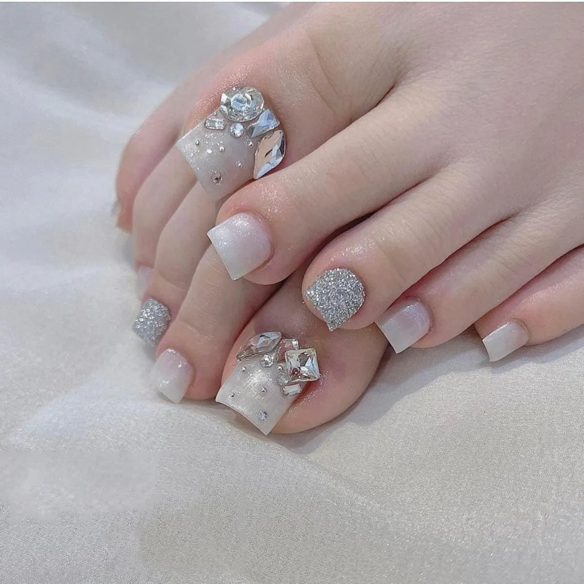 10 mẫu nail chân cho da ngăm đen giúp nàng thêm tự tin