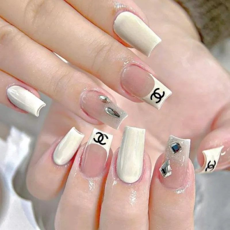 99+ mẫu nail màu trắng sữa thanh lịch mà thời thượng cho