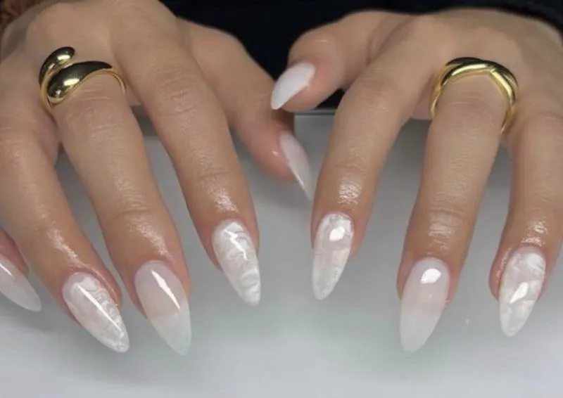 99+ mẫu nail màu trắng sữa thanh lịch mà thời thượng cho