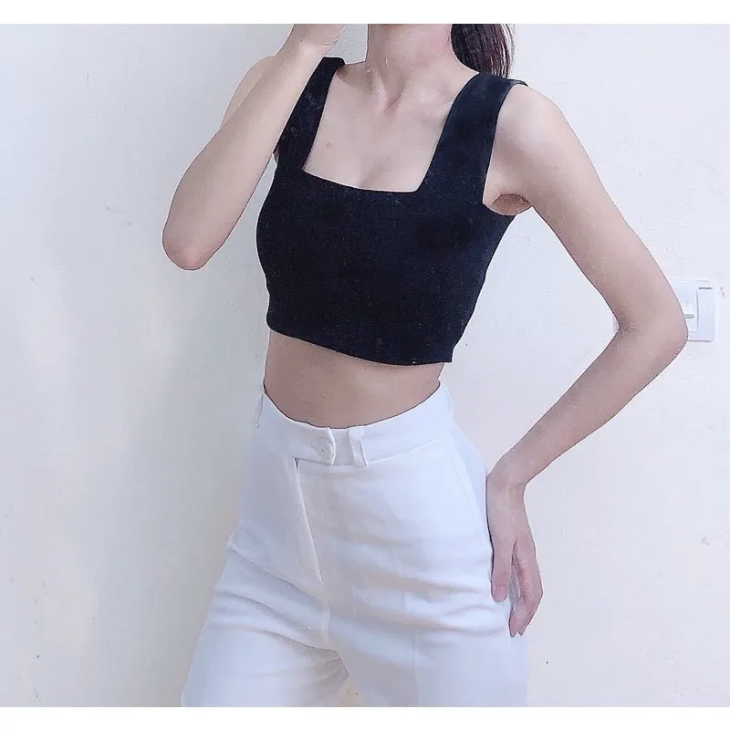 Cách phối đồ đẹp mắt với áo croptop ôm 2 dây