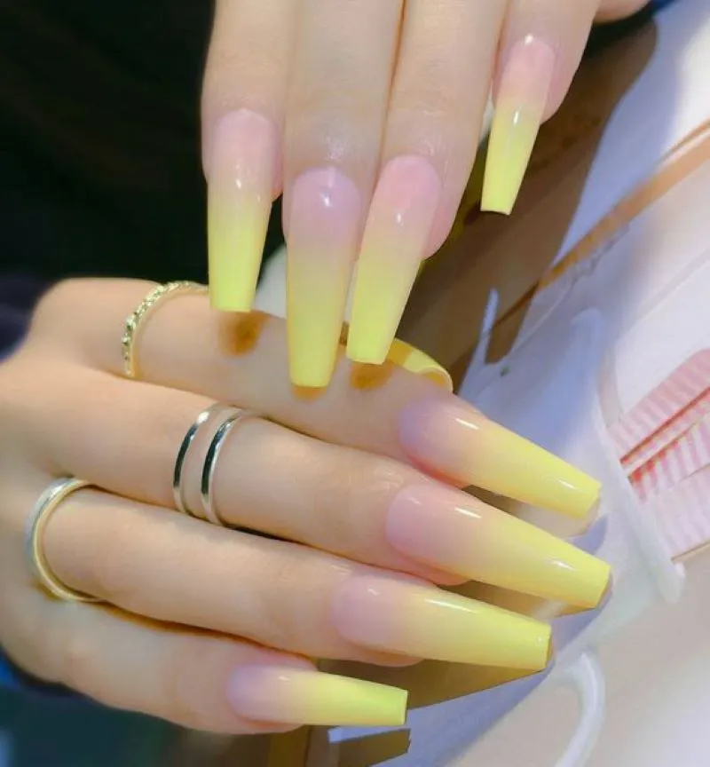 Giải đáp màu nail hợp mệnh kim? Màu nail nào mang lại may mắn tài lộc cho người mệnh Kim?