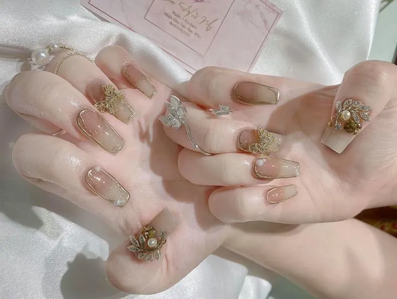 Giải đáp màu nail hợp mệnh kim? Màu nail nào mang lại may mắn tài lộc cho người mệnh Kim?