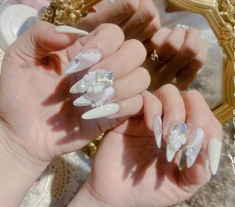 Giải đáp màu nail hợp mệnh kim? Màu nail nào mang lại may mắn tài lộc cho người mệnh Kim?