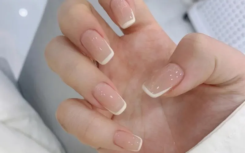 Gợi ý 20+ mẫu nail màu trắng đẹp – sang – tôn da giúp nàng tự tin