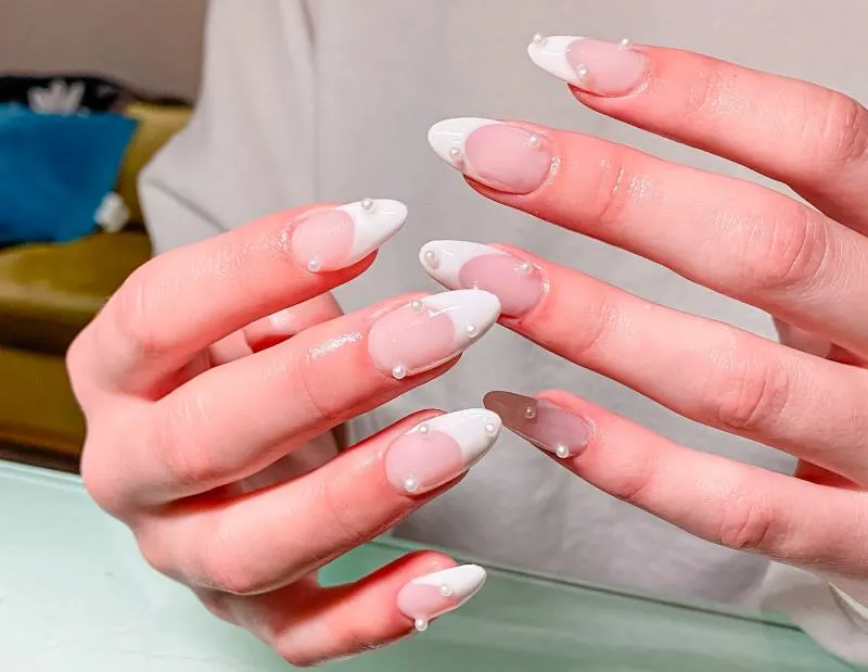 Gợi ý 30 mẫu nail sơn đầu móng trắng cực sành điệu nàng không nên bỏ qua