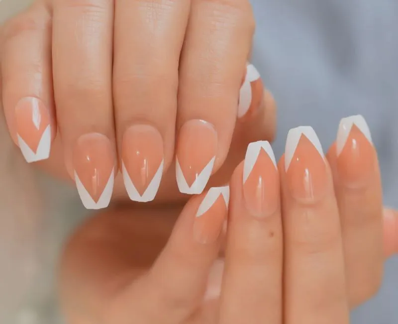 Gợi ý 30 mẫu nail sơn đầu móng trắng cực sành điệu nàng không nên bỏ qua