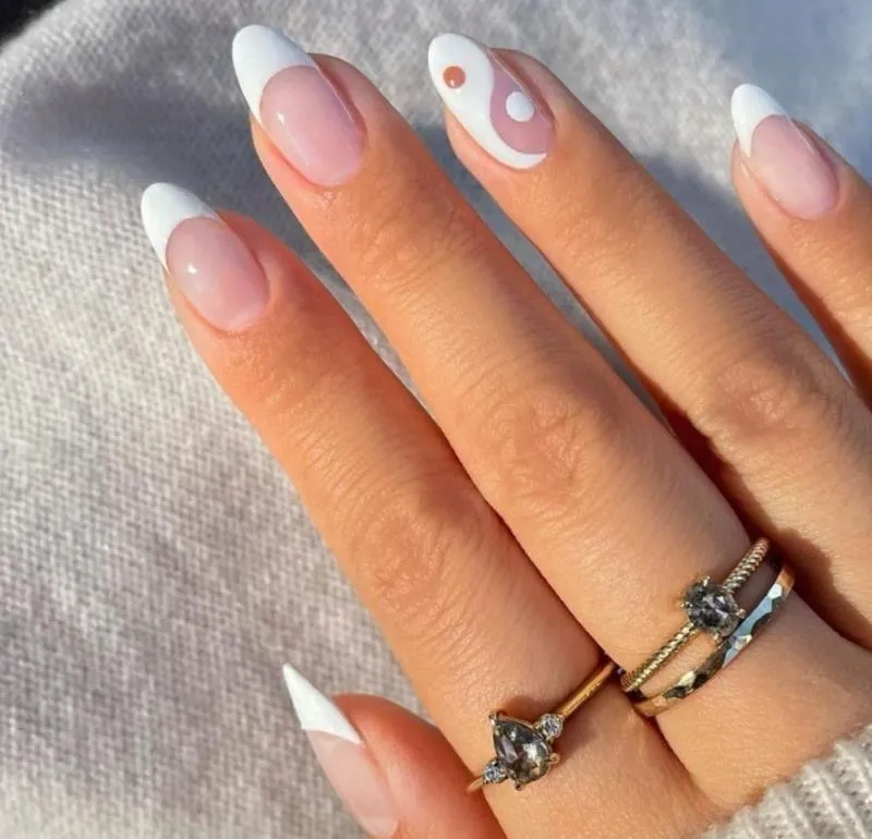 Gợi ý 30 mẫu nail sơn đầu móng trắng cực sành điệu nàng không nên bỏ qua