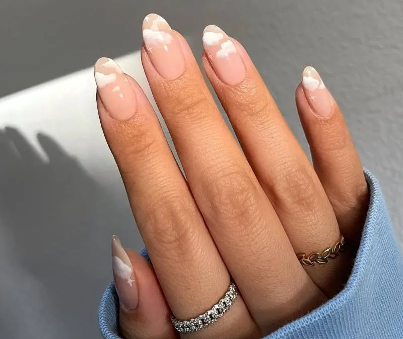 Gợi ý 30 mẫu nail sơn đầu móng trắng cực sành điệu nàng không nên bỏ qua