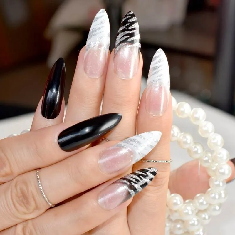 Gợi ý 30 mẫu nail sơn đầu móng trắng cực sành điệu nàng không nên bỏ qua