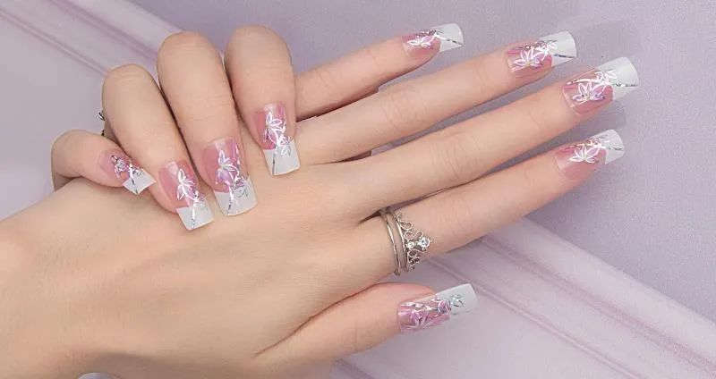 Gợi ý 30 mẫu nail sơn đầu móng trắng cực sành điệu nàng không nên bỏ qua