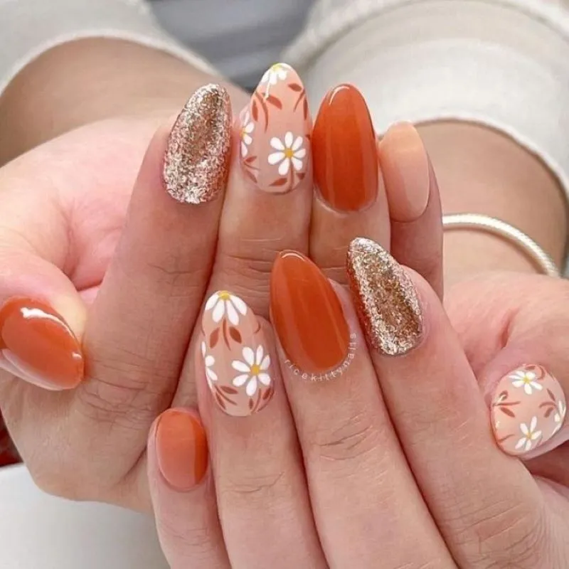 Gợi ý 9 mẫu nail hoa cúc trắng dịu dàng cá tính cho các nàng