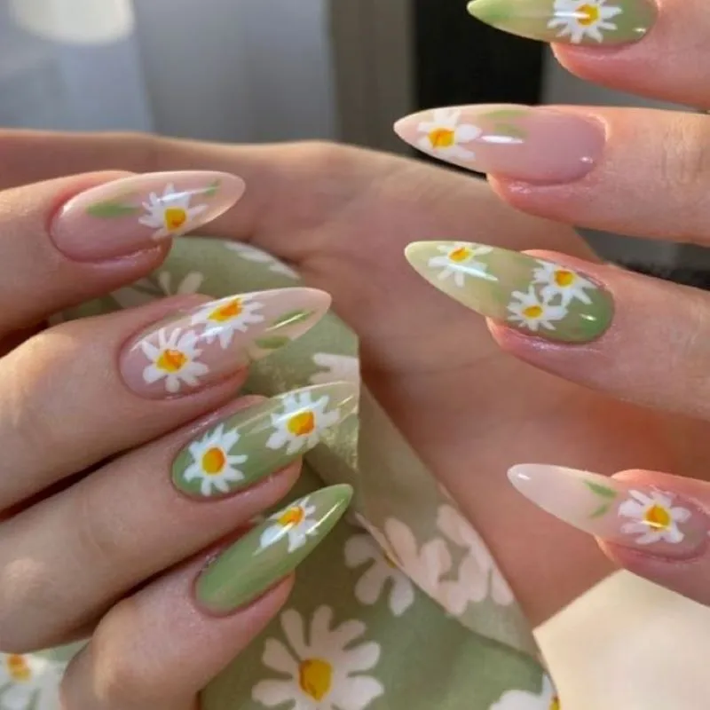 Gợi ý 9 mẫu nail hoa cúc trắng dịu dàng cá tính cho các nàng