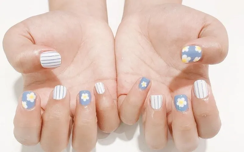 Gợi ý 9 mẫu nail hoa cúc trắng dịu dàng cá tính cho các nàng