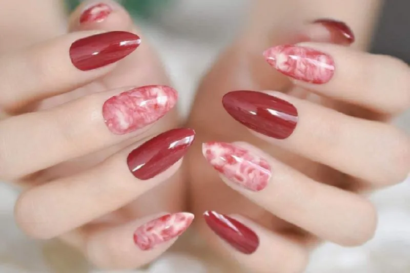 Gợi ý cho nàng hơn 20 mẫu nail màu đỏ mận sáng da