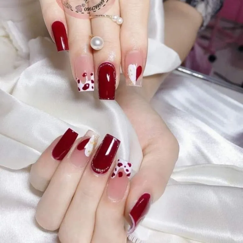 Gợi ý cho nàng hơn 20 mẫu nail màu đỏ mận sáng da