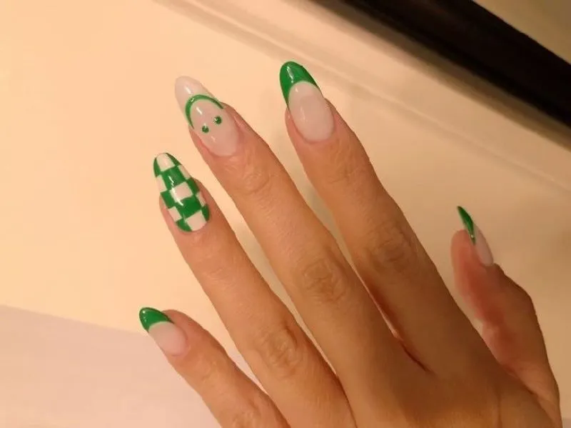 Gợi ý những mẫu nail kẻ caro đơn giản mà cực hút mắt