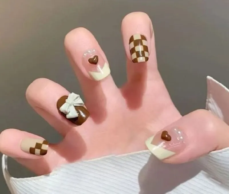 Gợi ý những mẫu nail kẻ caro đơn giản mà cực hút mắt