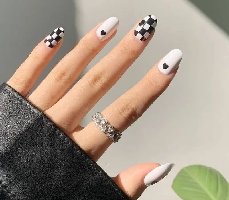 Gợi ý những mẫu nail kẻ caro đơn giản mà cực hút mắt