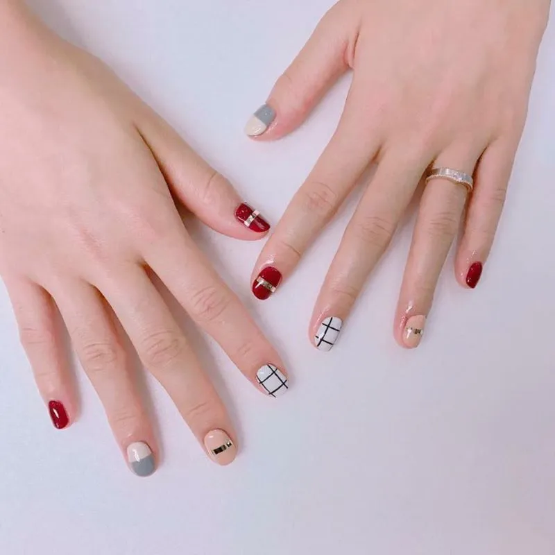 Gợi ý những mẫu nail kẻ caro đơn giản mà cực hút mắt