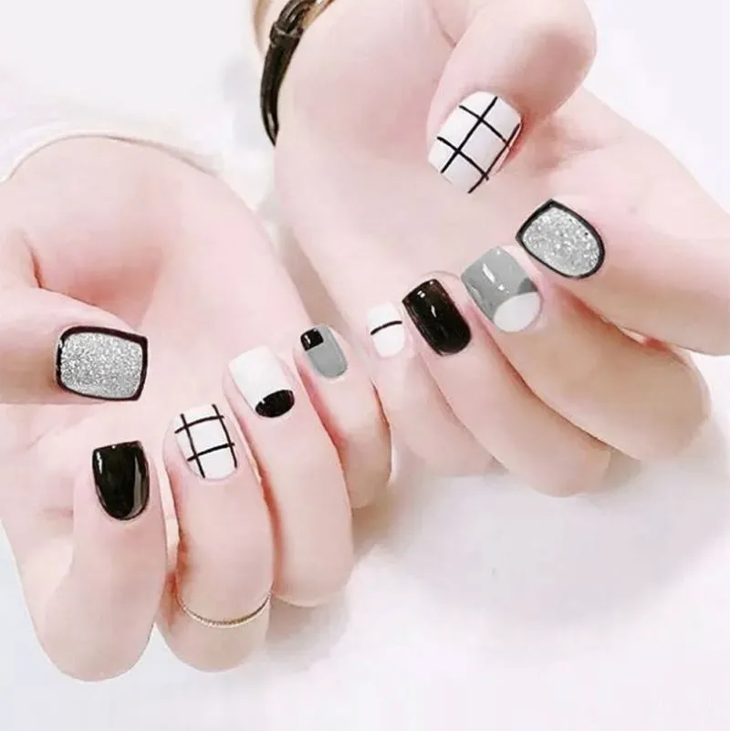 Gợi ý những mẫu nail kẻ caro đơn giản mà cực hút mắt