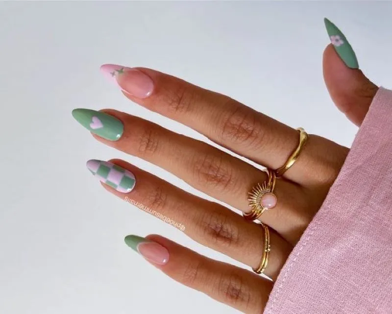 Gợi ý những mẫu nail kẻ caro đơn giản mà cực hút mắt