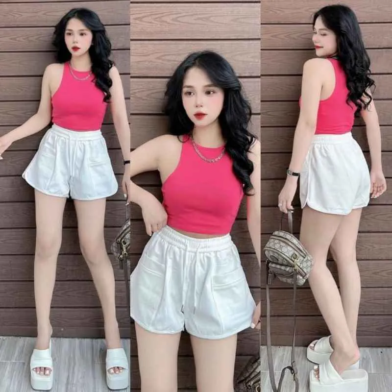 Học ngay 10 cách phối đồ với áo croptop không tay chất lừ cho nàng 