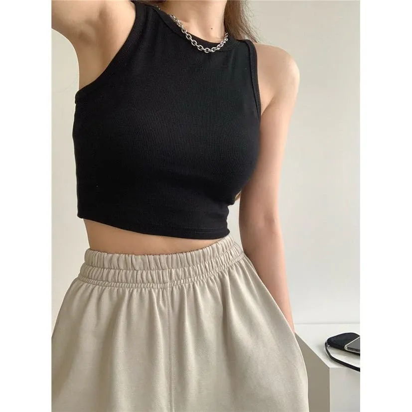 Học ngay 10 cách phối đồ với áo croptop không tay chất lừ cho nàng 