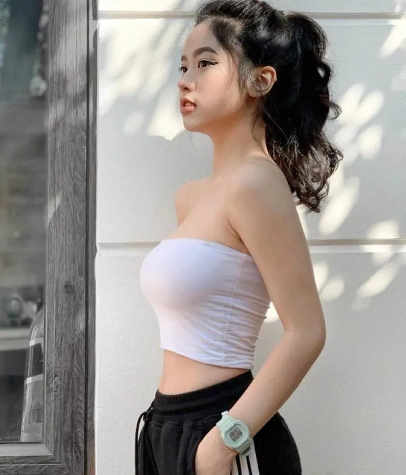 Học ngay 10 cách phối đồ với áo croptop không tay chất lừ cho nàng 