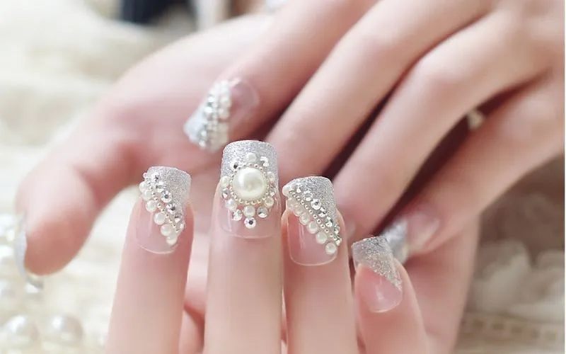 Hút mắt 10+ mẫu nail đính ngọc trai