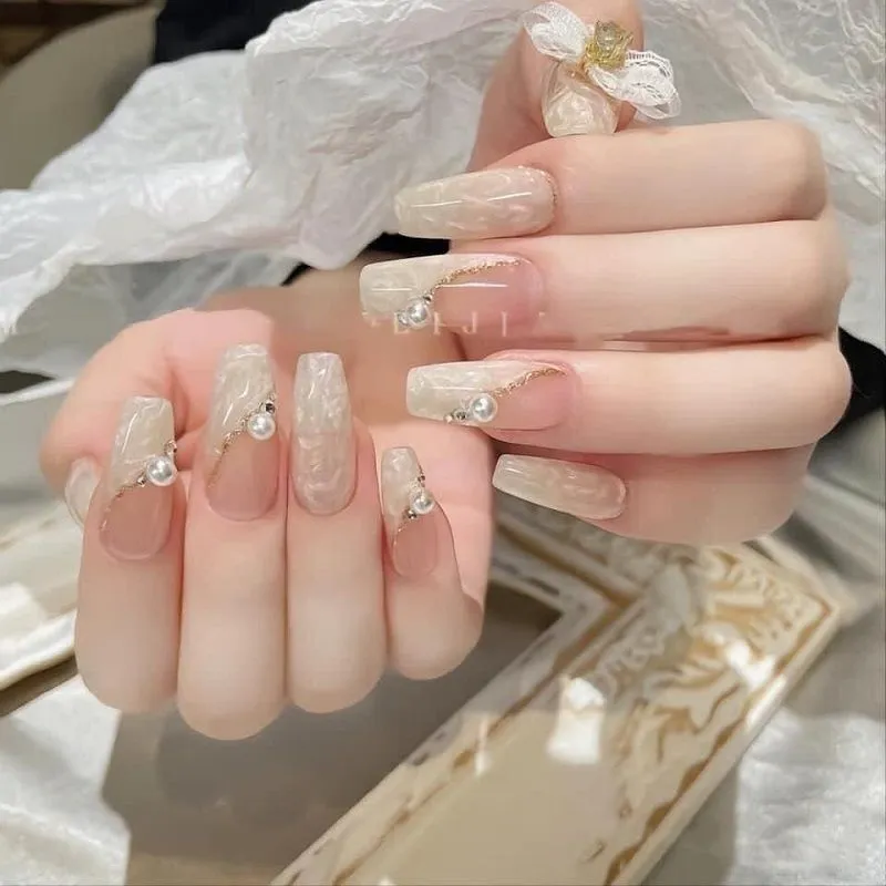 Hút mắt 10+ mẫu nail đính ngọc trai