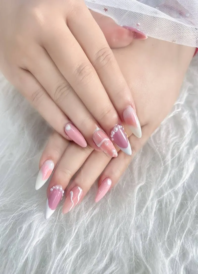 Hút mắt 10+ mẫu nail đính ngọc trai