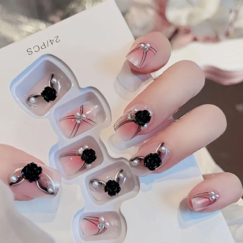 Hút mắt 10+ mẫu nail đính ngọc trai