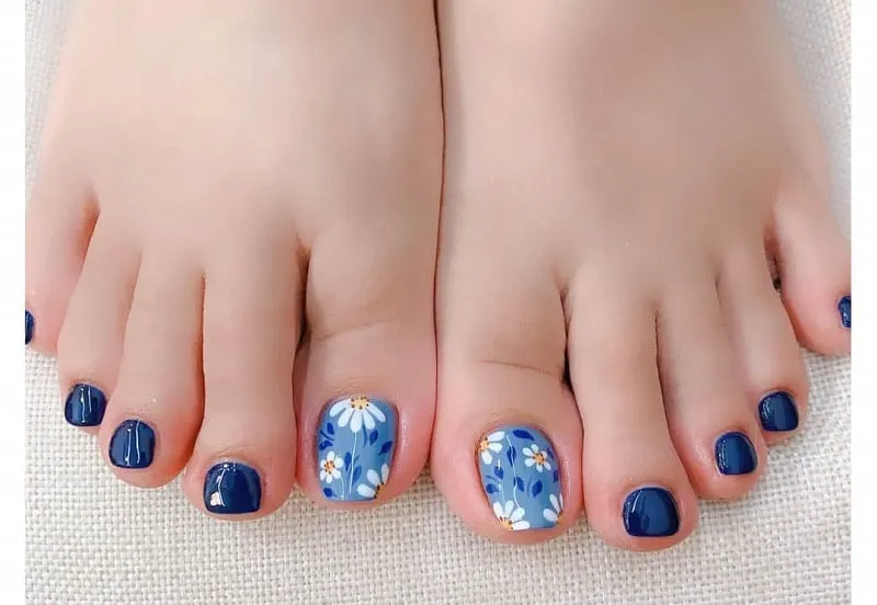 Khám phá các mẫu nail chân màu xanh dương đẹp mê hồn cho hè này