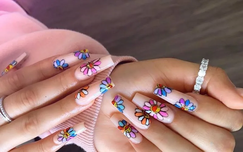 Khám phá ngay 20 mẫu nail cầu vồng dẫn đầu xu hướng