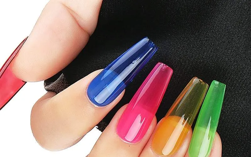 Khám phá ngay 20 mẫu nail cầu vồng dẫn đầu xu hướng