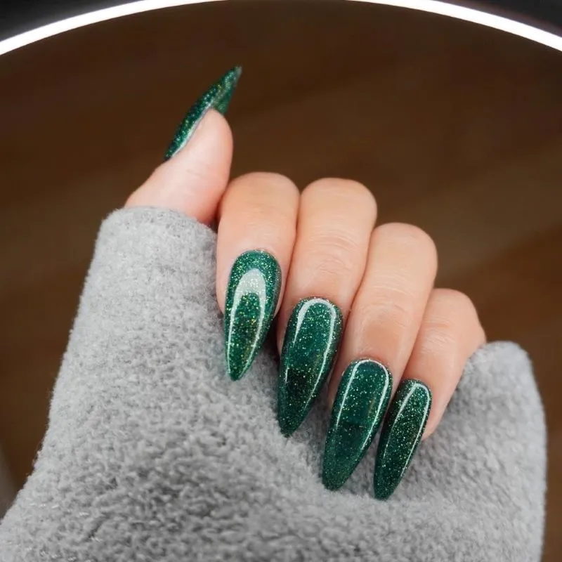 Mách nhỏ nàng 20 mẫu nail lấp lánh kim tuyến cực thu hút, kiêu sa