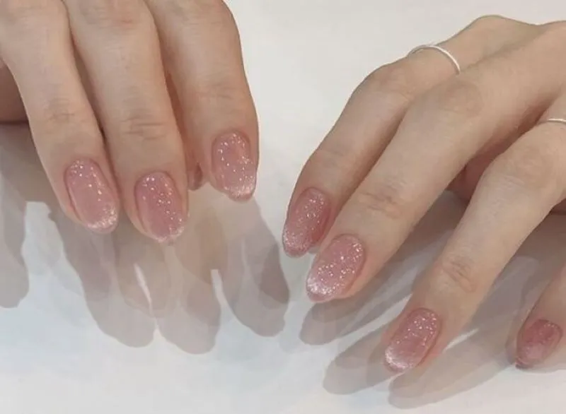 Mách nhỏ nàng 20 mẫu nail lấp lánh kim tuyến cực thu hút, kiêu sa