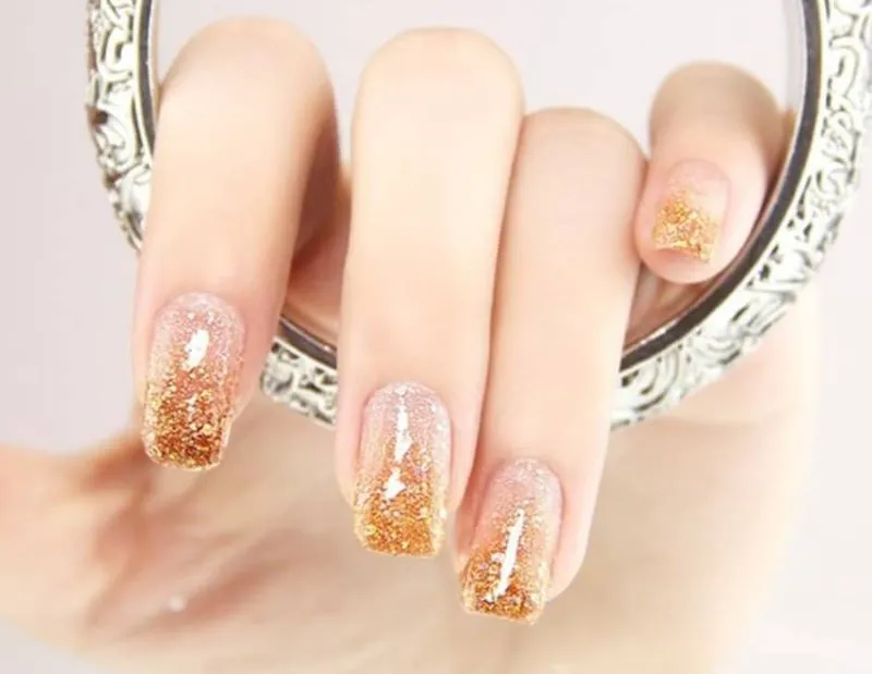 Mách nhỏ nàng 20 mẫu nail lấp lánh kim tuyến cực thu hút, kiêu sa