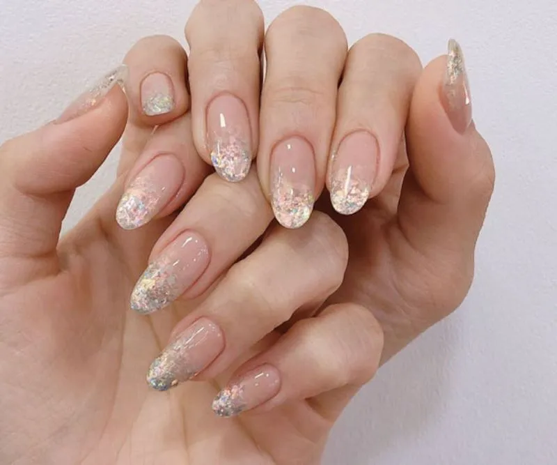 Mách nhỏ nàng 20 mẫu nail lấp lánh kim tuyến cực thu hút, kiêu sa