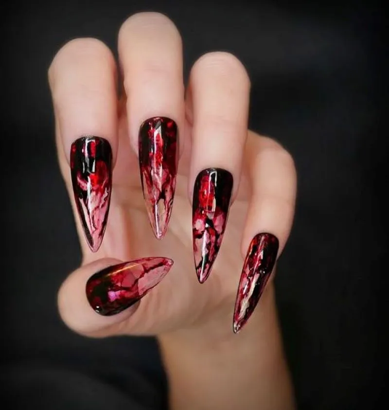 Mẫu nail Halloween ma mị và quyến rũ