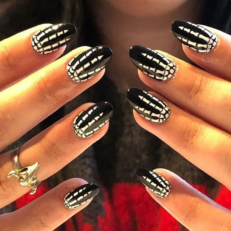 Mẫu nail Halloween ma mị và quyến rũ