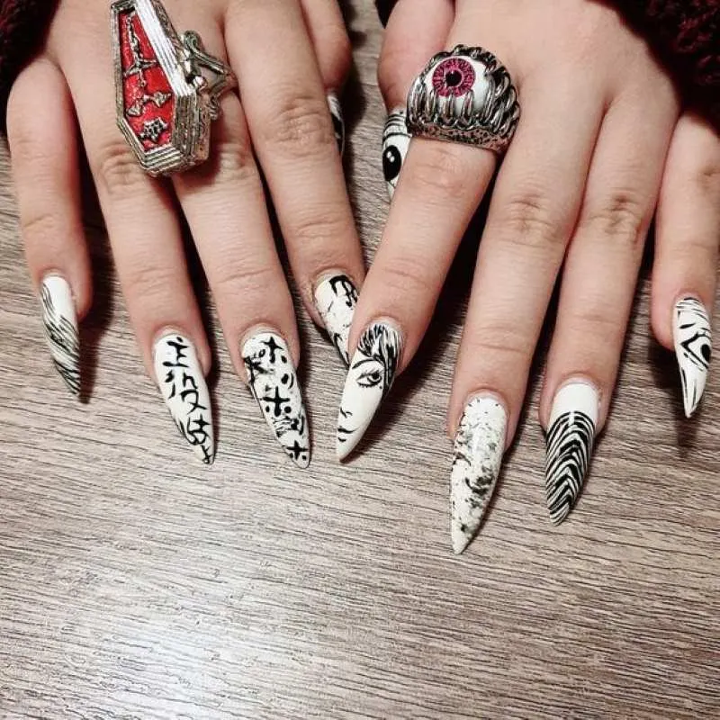 Mẫu nail Halloween ma mị và quyến rũ