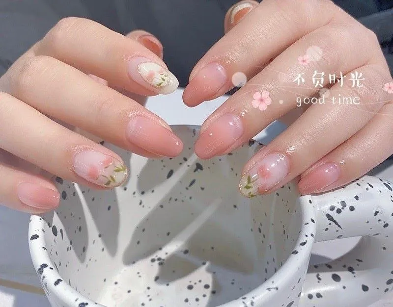 Mẫu nail hoa tulip vẻ đẹp tinh khôi